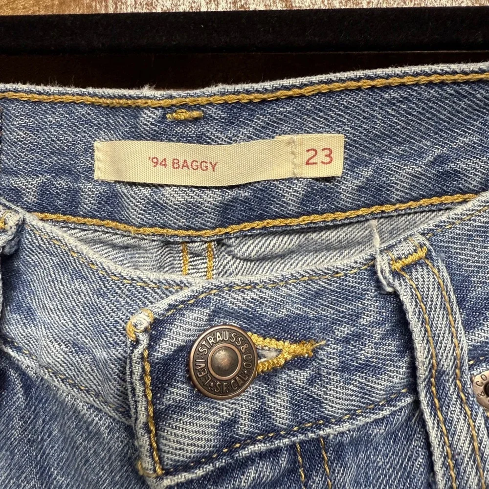 Levi's 94 Baggy Distressed Ripped Blue Denim Jeans Women's Size 23‎
